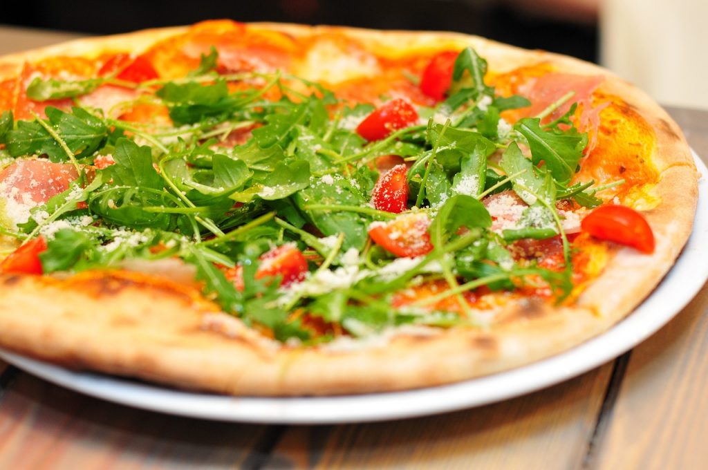 Pizza: tradycyjne danie kuchni włoskiej